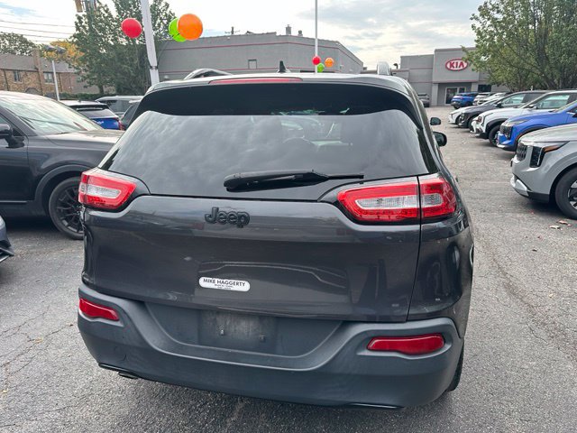Used 2017 Jeep Cherokee Sport FWD image 5