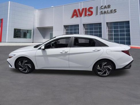 Used 2025 Hyundai Elantra SEL FWD image 10