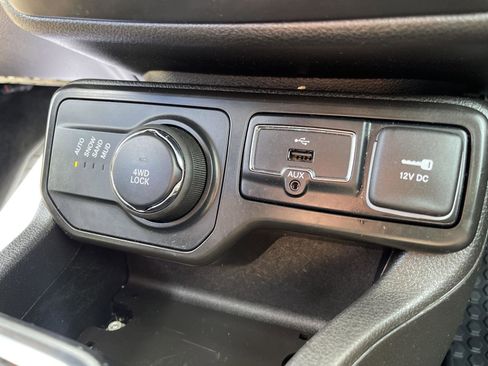 Used 2023 Jeep Renegade Latitude AWD/4WD image 23