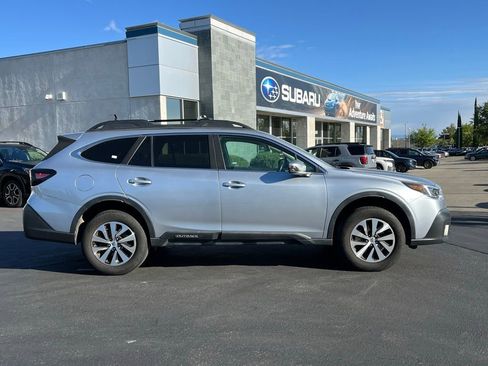 Used 2022 Subaru Outback Premium AWD/4WD image 7