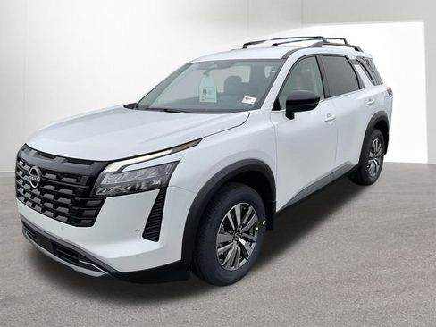 New 2026 Nissan Pathfinder SL image 2