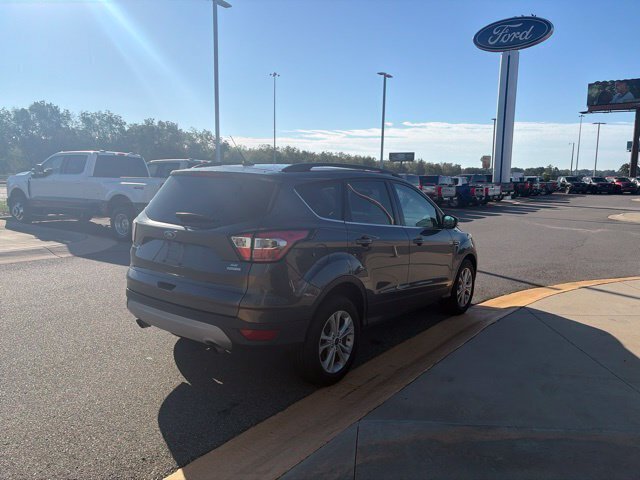 Used 2017 Ford Escape SE w/ Equipment Group 201A FWD image 5
