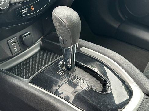 Used 2015 Nissan Rogue SV FWD image 27