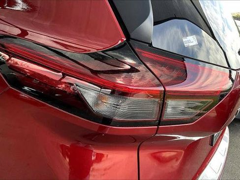 Certified 2024 Nissan Rogue SL FWD image 28