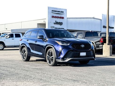 Used 2021 Toyota Highlander XSE FWD image 6