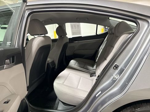 Used 2018 Hyundai Elantra SE w/ Winter Weather Package FWD image 21