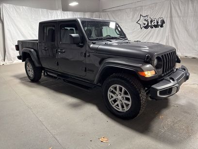 Used 2023 Jeep Gladiator Sport
