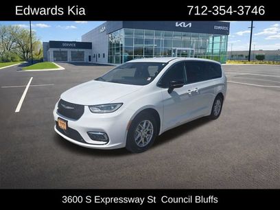 Used 2024 Chrysler Pacifica Touring