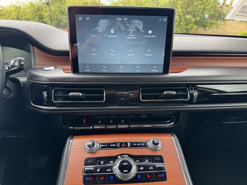 Used 2020 Lincoln Aviator Reserve w/ Equipment Group 202A image 12