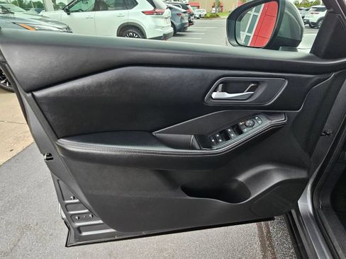 Used 2025 Nissan Rogue SV AWD/4WD image 12