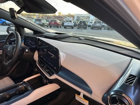 New 2026 Chevrolet Equinox EV LT image 33