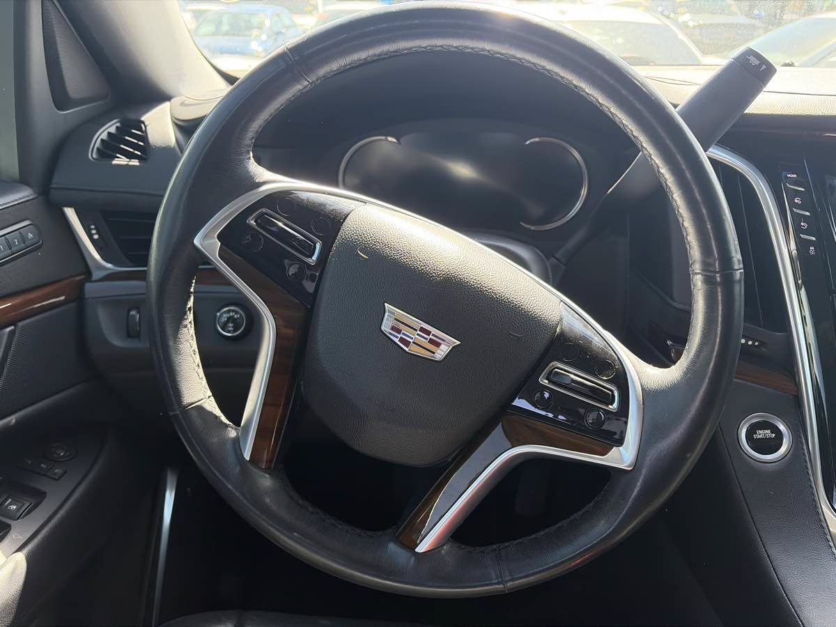 Used 2018 Cadillac Escalade ESV Premium Luxury AWD/4WD image 7