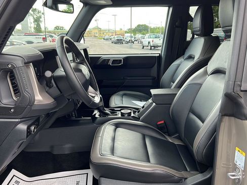 Used 2025 Ford Bronco Outer Banks AWD/4WD image 4