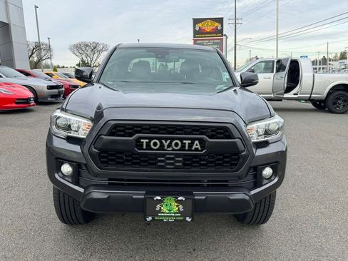 Used 2018 Toyota Tacoma TRD Off-Road image 4