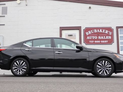 Used 2025 Nissan Altima 2.5 SV FWD image 6