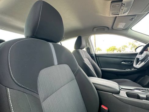 Used 2025 Nissan Sentra SV FWD image 17