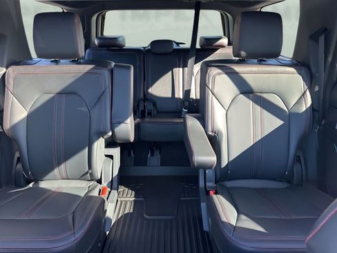 Used 2023 Ford Expedition Limited image 13