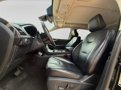 Used 2020 Ford Edge Titanium w/ Equipment Group 301A AWD/4WD image 22
