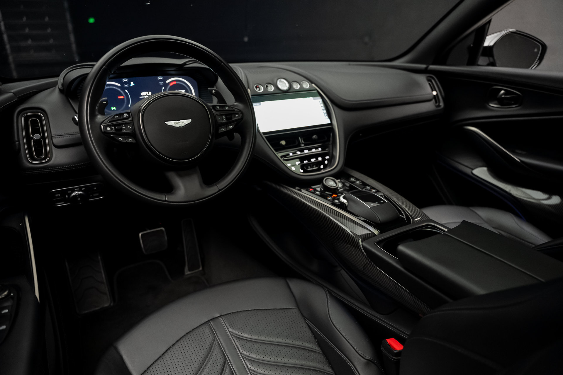 Used 2024 Aston Martin DBX 707 AWD/4WD image 2