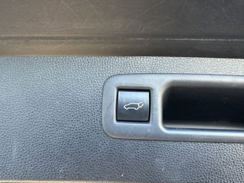 Used 2020 Toyota Highlander XLE image 23