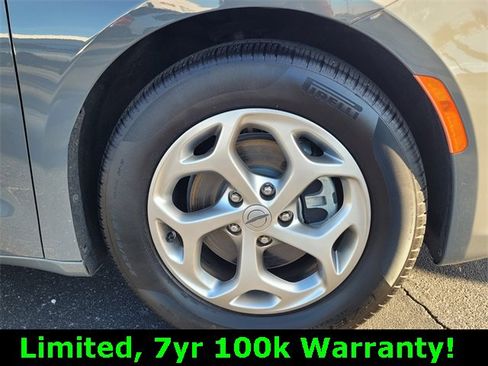 Used 2023 Chrysler Pacifica Limited image 9