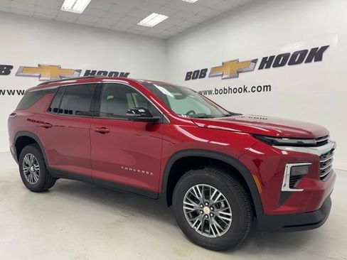 New 2026 Chevrolet Traverse LT w/ Driver Confidence Package FWD image 3