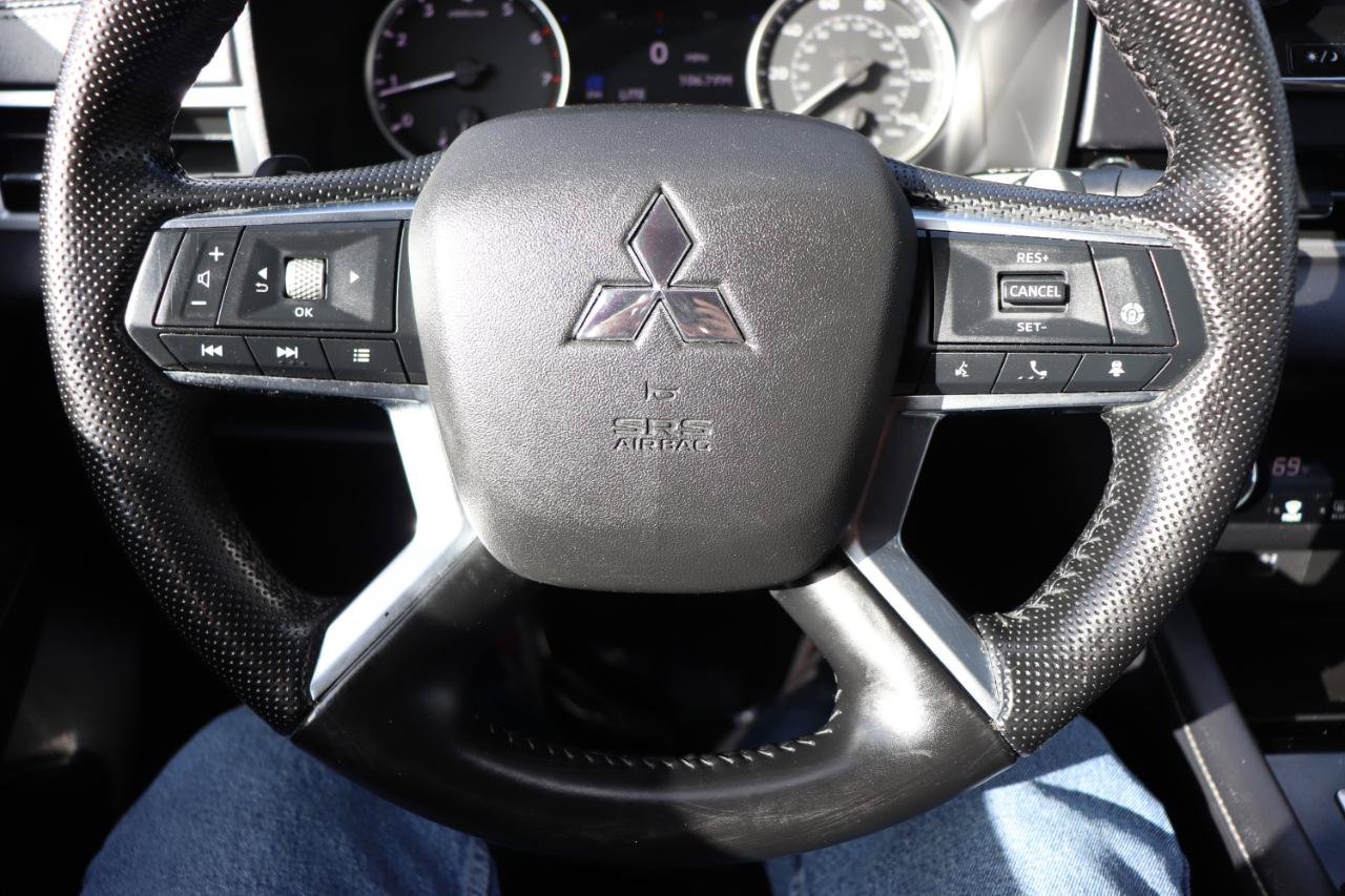 Used 2024 Mitsubishi Outlander AWD image 29