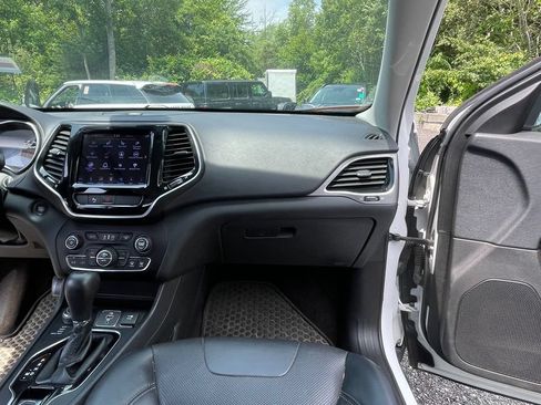 Used 2019 Jeep Cherokee Limited AWD/4WD image 28