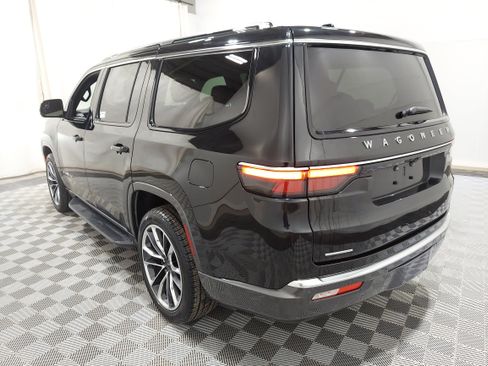 Used 2022 Jeep Wagoneer Series II w/ Premium Group I AWD/4WD image 2