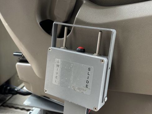 Used 2012 Chrysler Town & Country Touring-L w/ Trailer Tow Group image 33