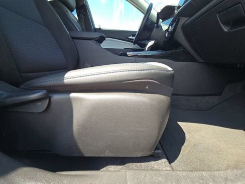 Used 2024 Chevrolet Trax LT w/ LT Convenience Package FWD image 17