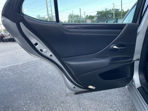 Used 2020 Lexus ES 300h w/ Premium Package FWD image 39