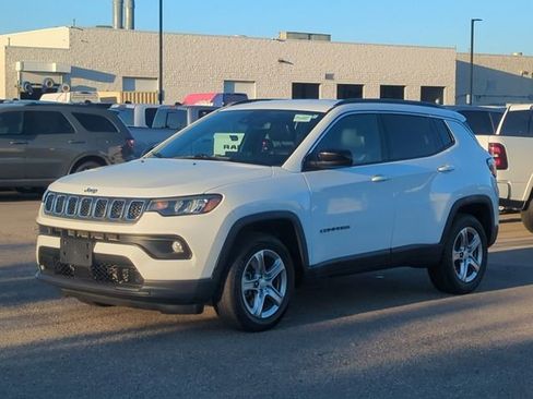 Used 2024 Jeep Compass Latitude AWD/4WD image 7