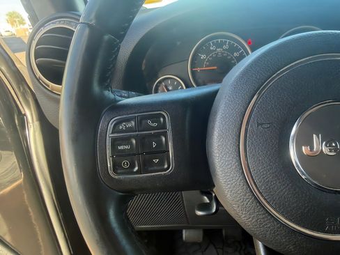 Used 2016 Jeep Wrangler Unlimited Sahara image 28