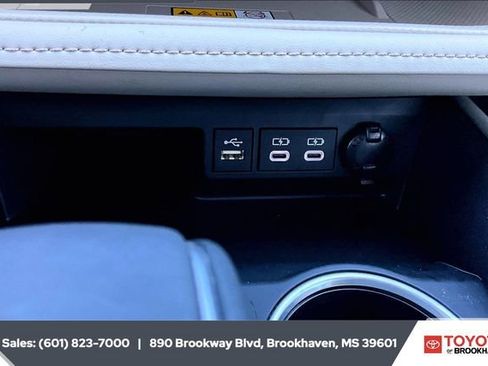 Used 2024 Toyota Highlander XLE image 23