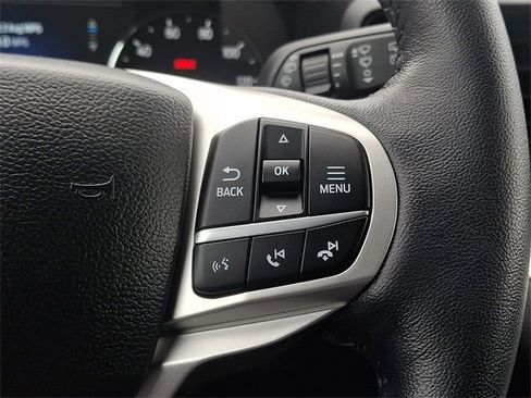 Used 2022 Ford Explorer XLT image 17