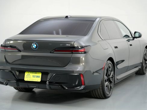 Used 2023 BMW i7 xDrive60 image 63