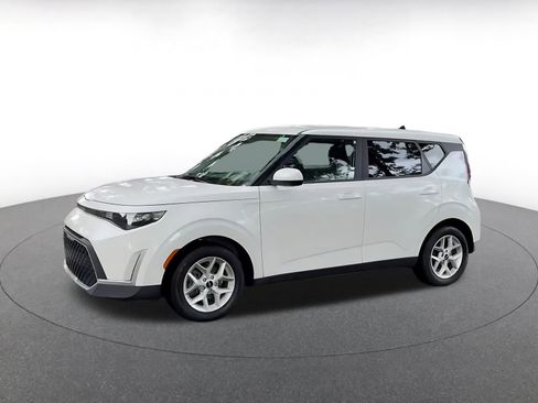 Used 2025 Kia Soul LX w/ LX Technology Package image 8