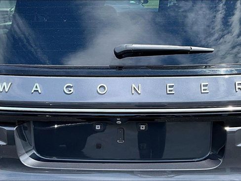 Used 2023 Jeep Wagoneer Series III w/ Premium Group I AWD/4WD image 26