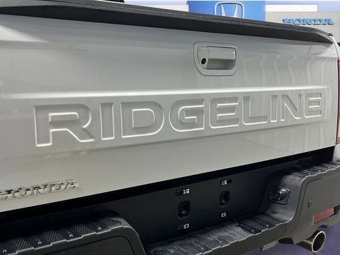 New 2026 Honda Ridgeline Black Edition image 6