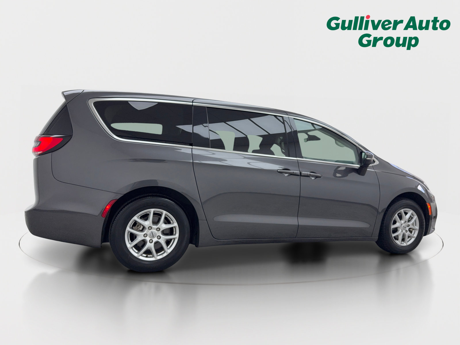 Used 2023 Chrysler Pacifica Touring-L FWD image 9