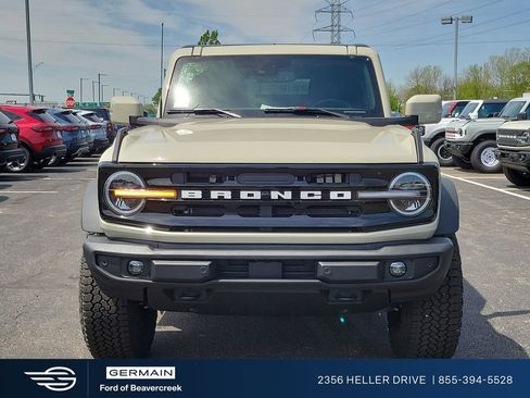 New 2025 Ford Bronco Outer Banks w/ Sasquatch Package AWD/4WD image 2