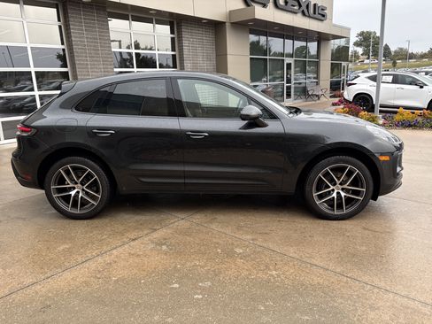 Used 2024 Porsche Macan image 11