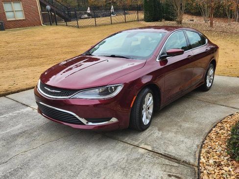 Used 2017 Chrysler 200 Limited Platinum image 1
