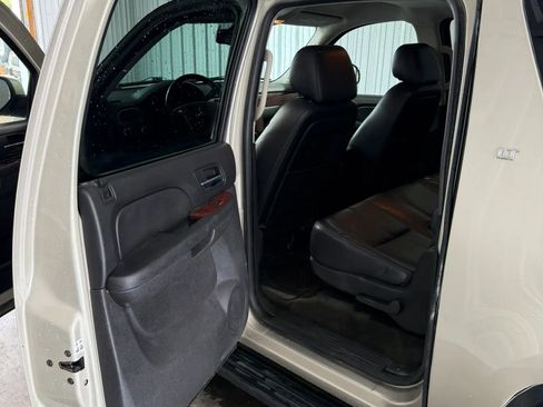 Used 2014 Chevrolet Suburban LT AWD/4WD image 12