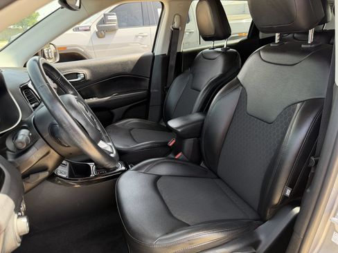 Used 2019 Jeep Compass Latitude FWD image 24