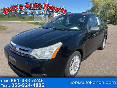 Used 2010 Ford Focus SE FWD image 1