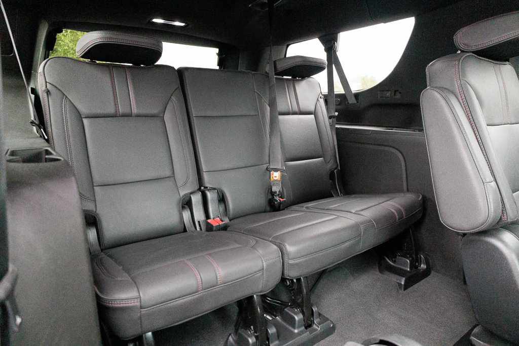 Used 2023 Chevrolet Suburban RST w/ Luxury Package AWD/4WD image 4