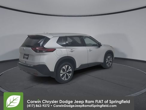 Used 2021 Nissan Rogue SV image 15