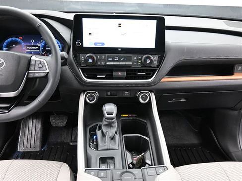 Certified 2025 Toyota Grand Highlander AWD image 13